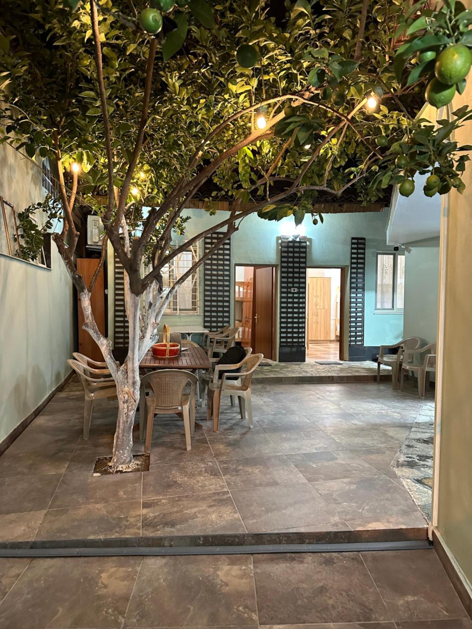 Tirana Lemon Breeze Hostel Exterior foto