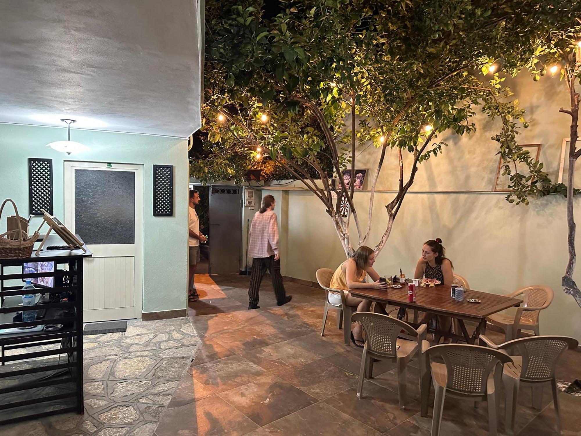 Tirana Lemon Breeze Hostel Exterior foto
