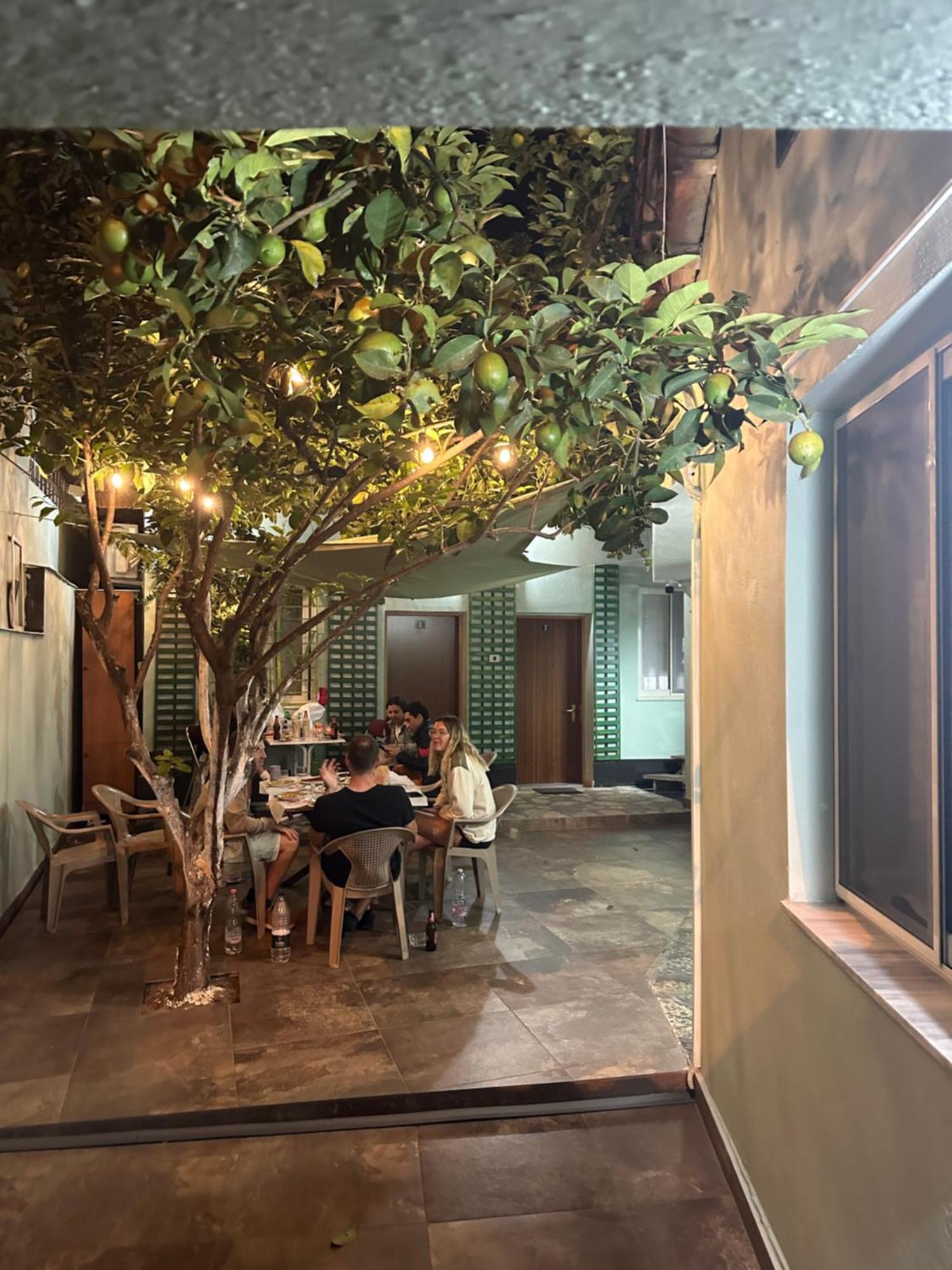 Tirana Lemon Breeze Hostel Exterior foto